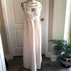 Donna Richard negligee.